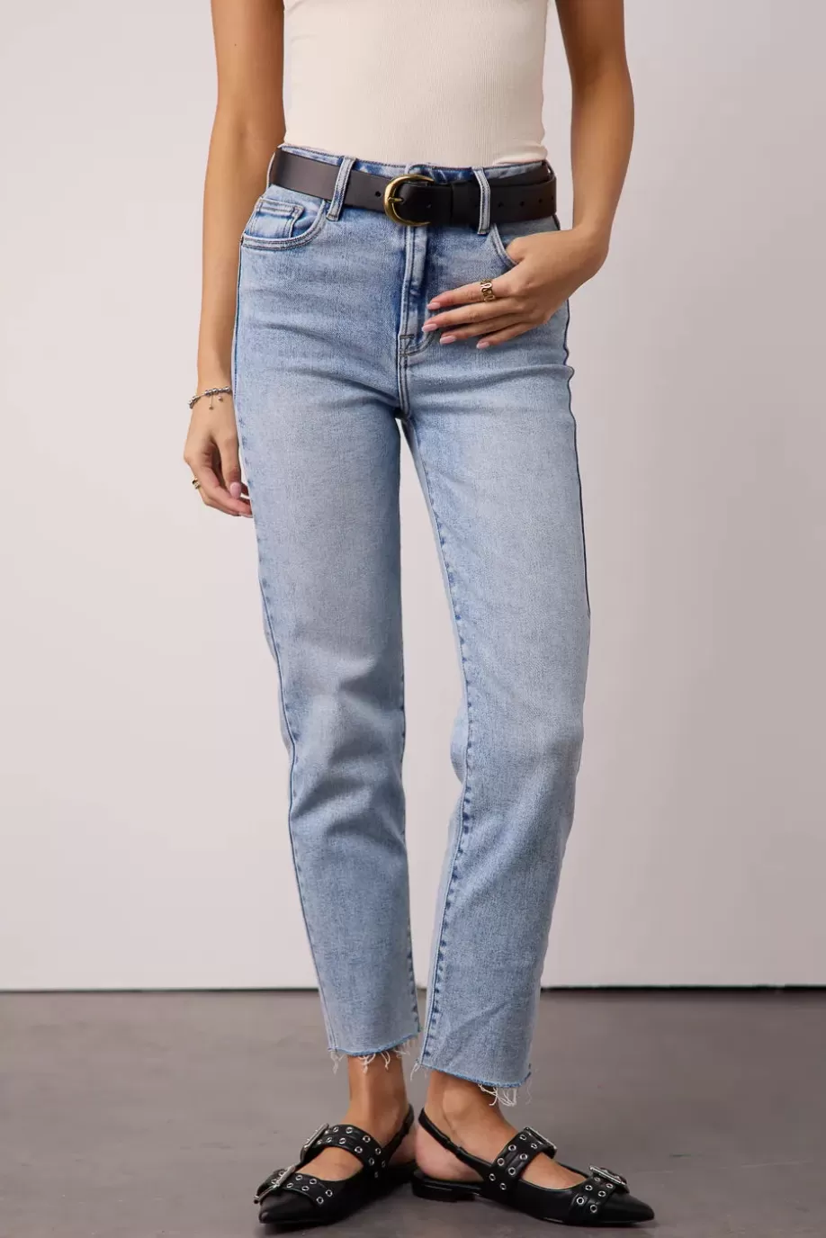 Hot Amelia Straight Leg Jeans in Light Wash DENIM