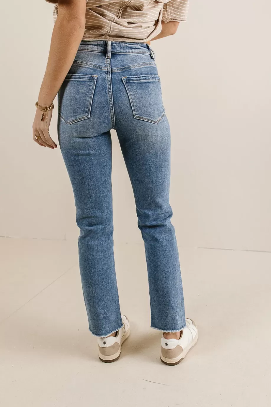 Clearance Elowyn Straight Leg Jeans in Light Wash DENIM