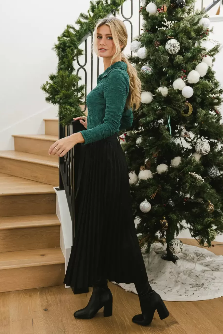 Store Neve Pleated Skirt in SKIRTS