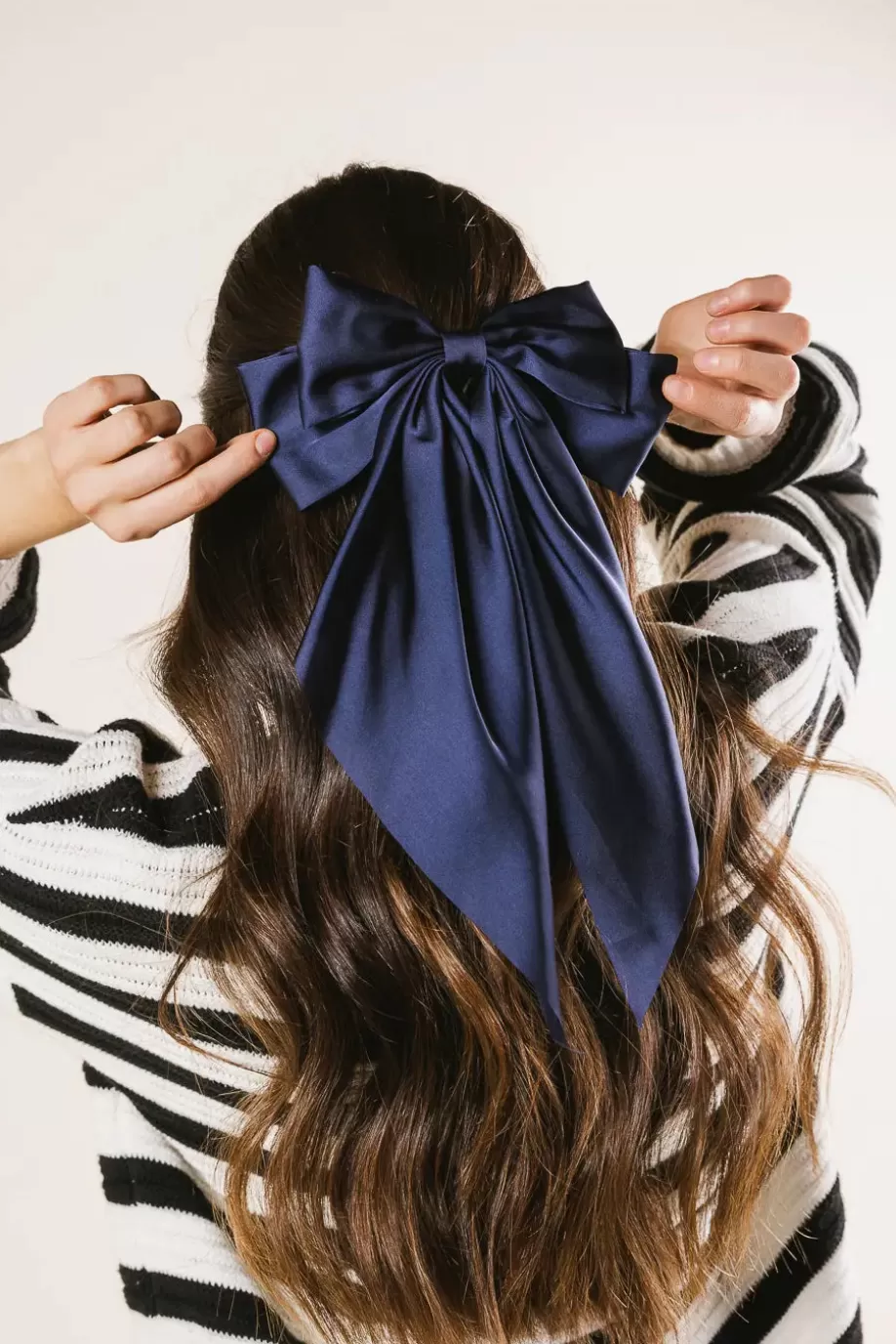 Store Oversized Bow Hair Clip in HAIR ACCESSORIES | HAIR ACCESSORIES