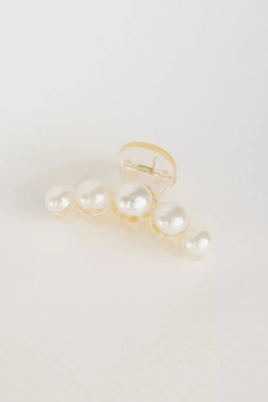 Flash Sale Oversized Pearl Claw Clip in Medium HAIR ACCESSORIES | HAIR ACCESSORIES