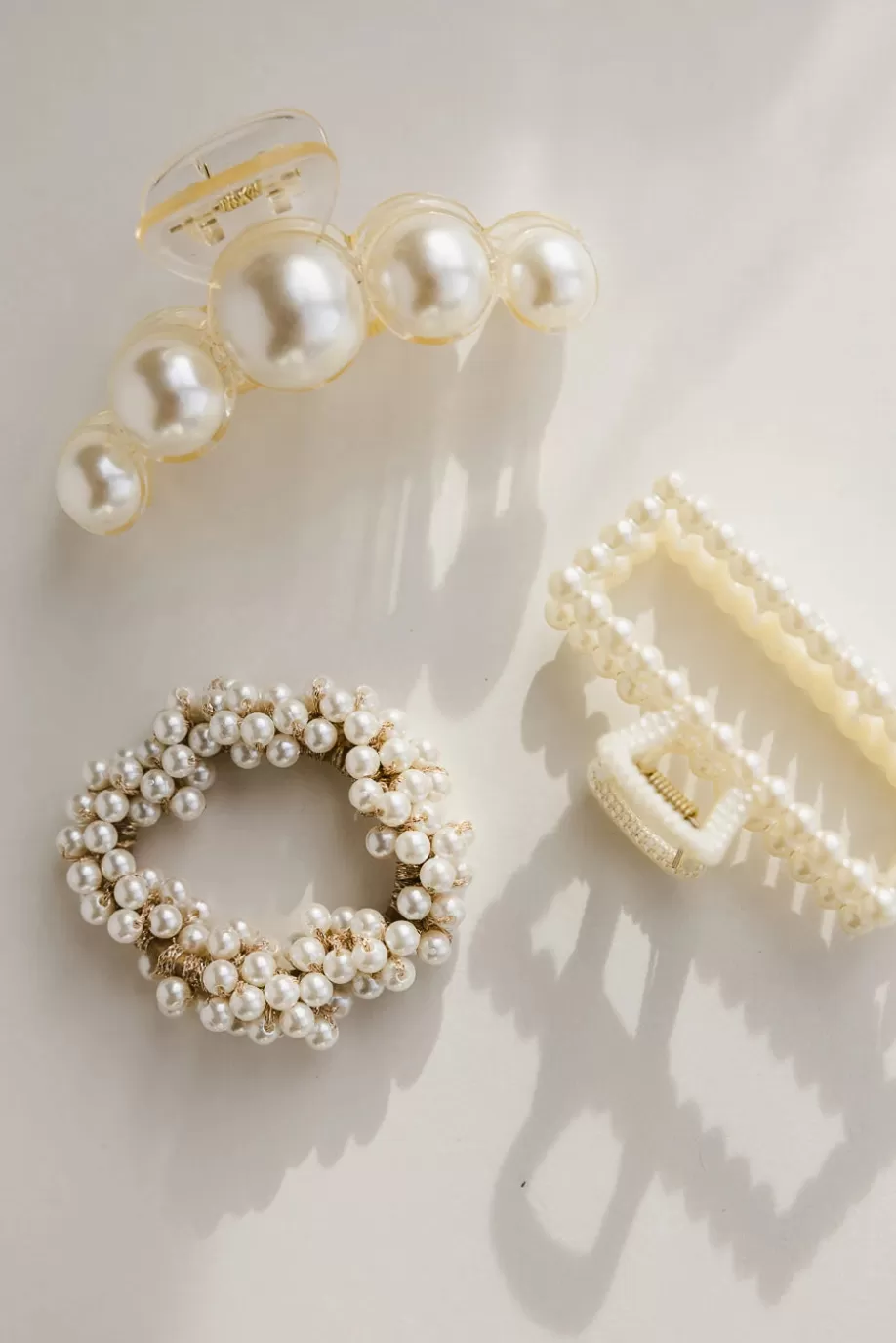 Flash Sale Oversized Pearl Claw Clip in Small HAIR ACCESSORIES | HAIR ACCESSORIES