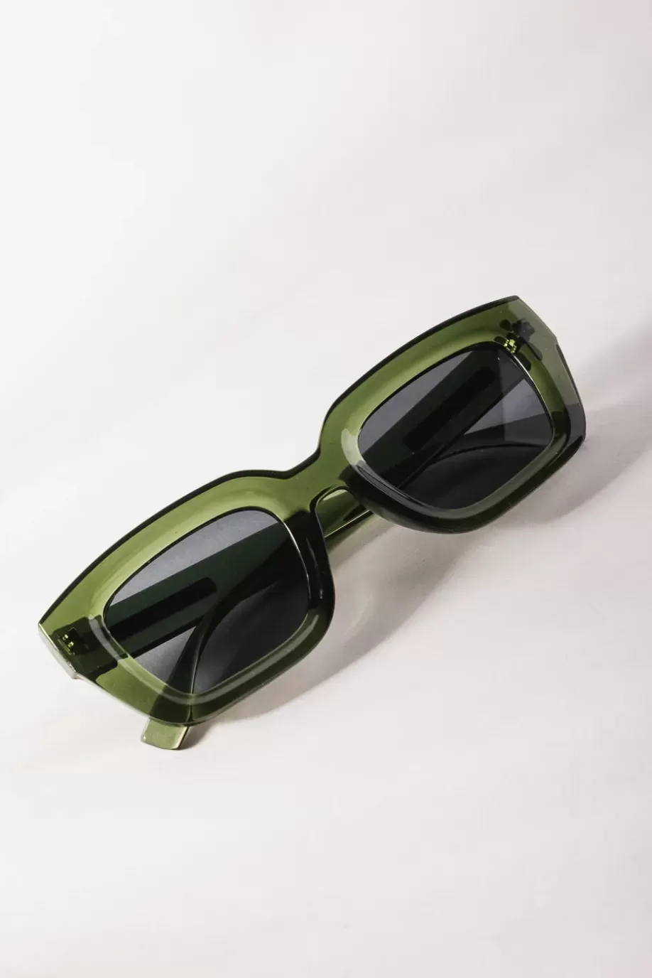 Store Shalee Sunglasses in Hunter Green SUNGLASSES