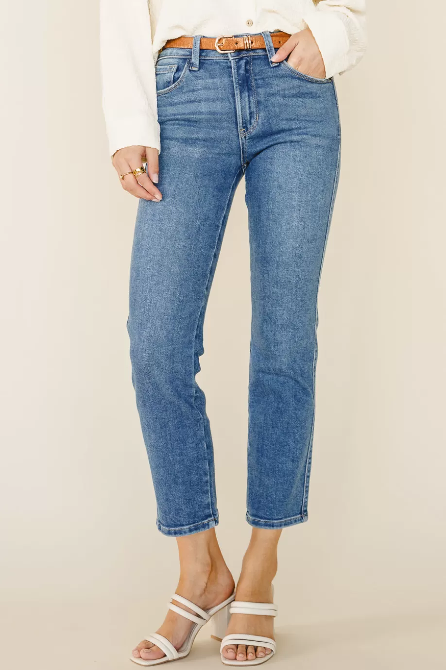 Store Tillie Straight Leg Jeans in Medium Wash DENIM