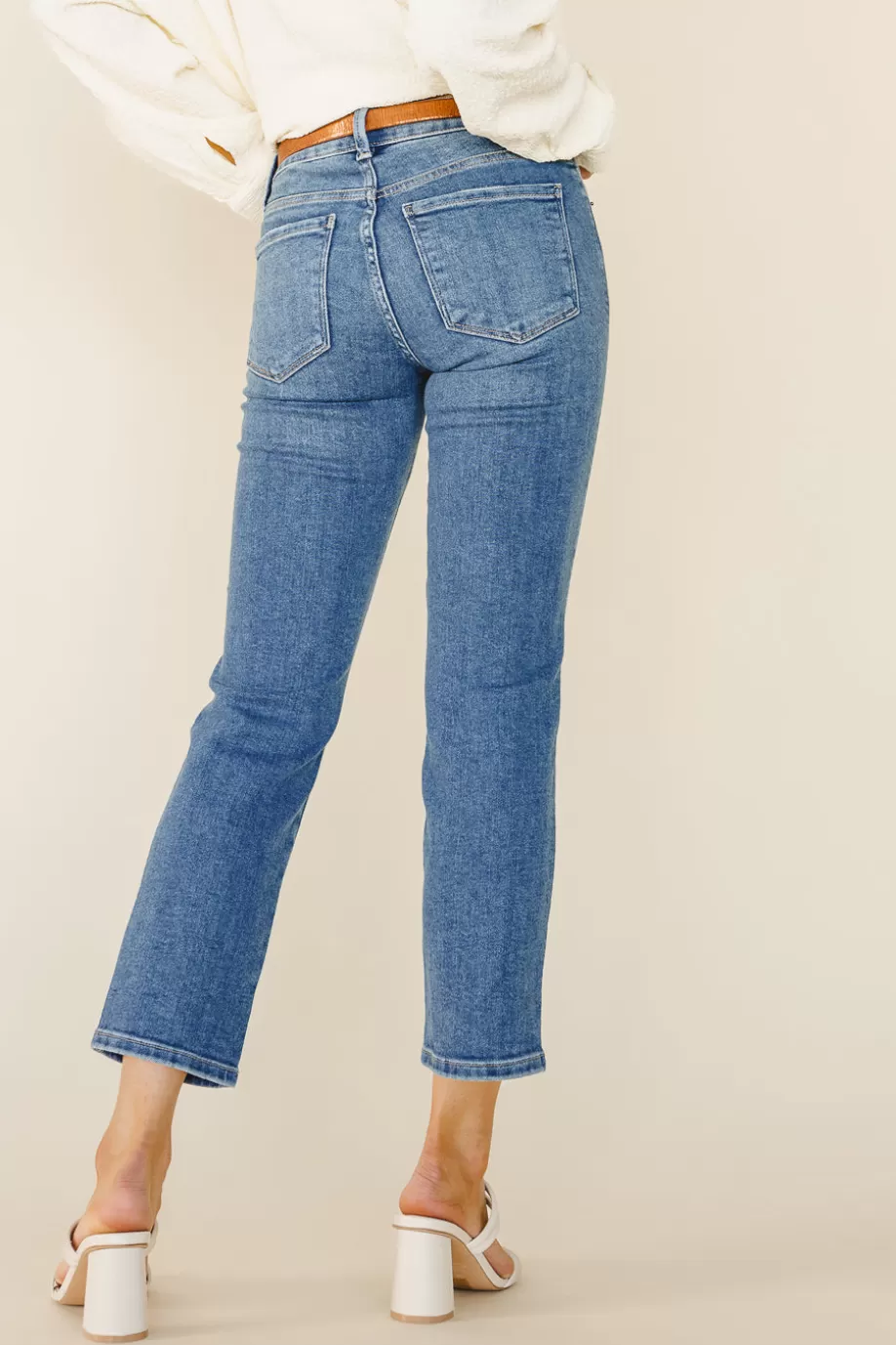 Store Tillie Straight Leg Jeans in Medium Wash DENIM